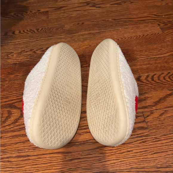 Worn once size 10-10.5 smiley face slippers - Picture 3 of 3